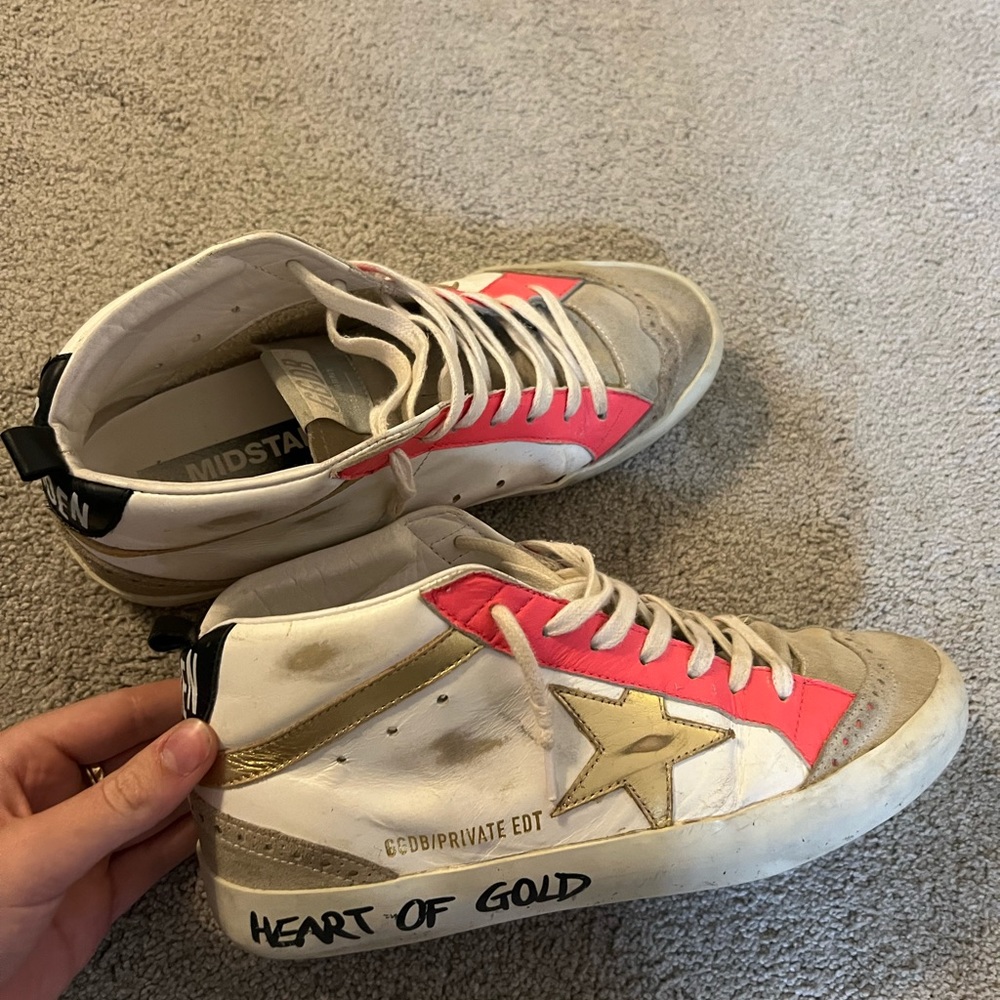 **GOLDEN GOOSE**